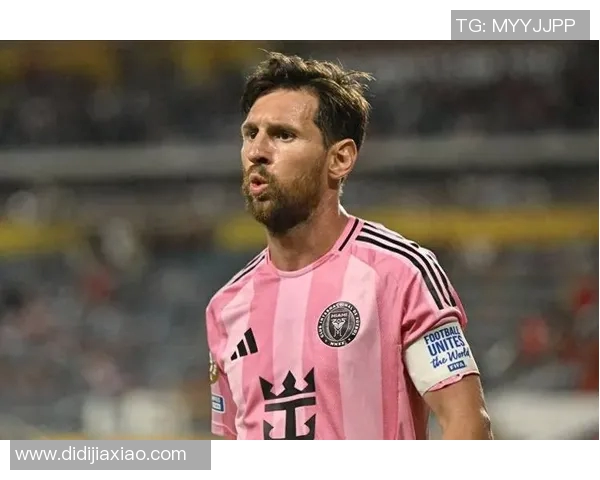 足球明星因伤病晕倒现场视频曝光引发球迷热议与担忧 足球明星因伤病晕倒现场视频曝光引发球迷热议与担忧